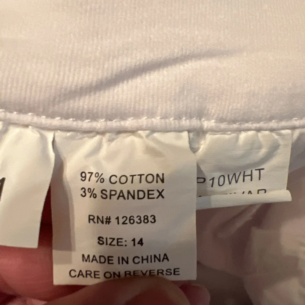 Ethyl Shorts sz 4 White Bermuda Stretch Inseam 11.5" New NWT - Picture 8 of 10